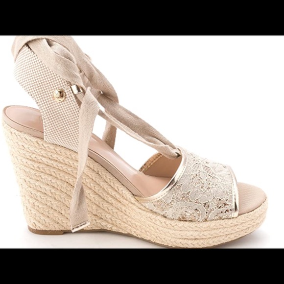 Guess - Picture 2 of 4